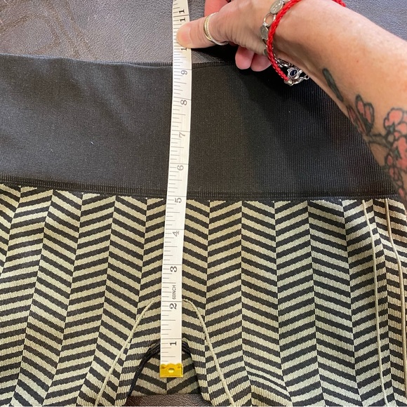 Lululemon In The Flow Crop II Leggings Seamless Ruched Side Chevron Print Sz 6 - Picture 8 of 10
